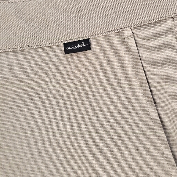 Travis Mathew Light Beige Flat Front Shorts sz 38 - Picture 3 of 7